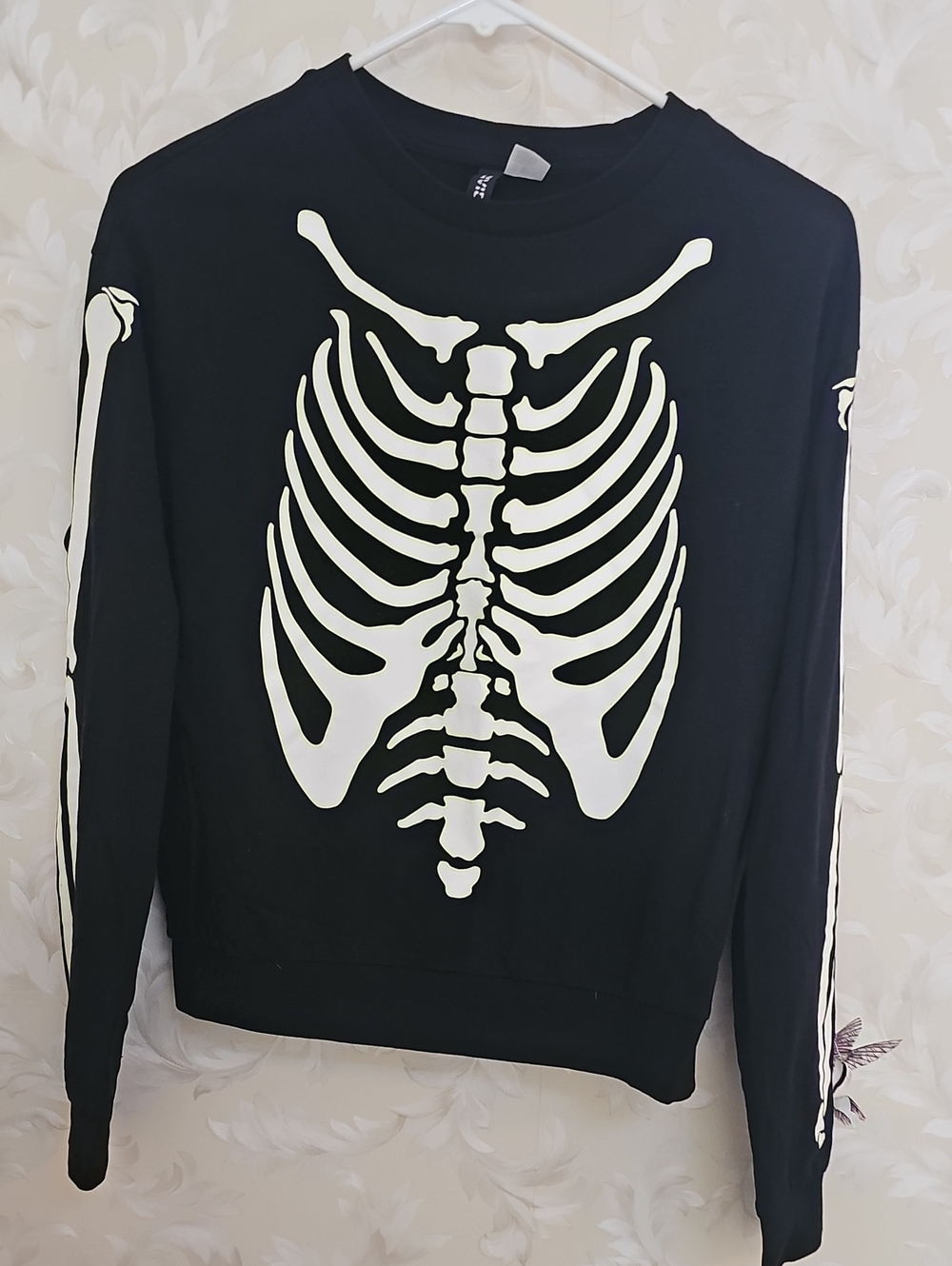 HALLOWEEN H&M Black Crewneck Sweater with White Skeleton Graphic